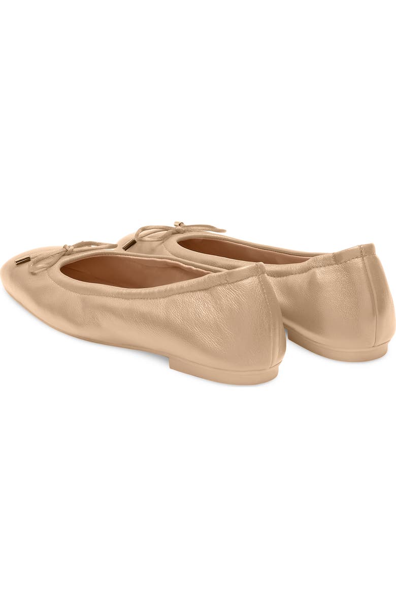 Stuart Weitzman Bow Flat (Women)
